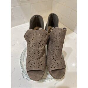 Fergalicious Womens Reno City Heeled Sandal, doe, Size 9 M